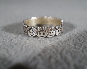 vintage sterling silver fashion band ring with attached faces forming an eternity pattern, size 6   M8