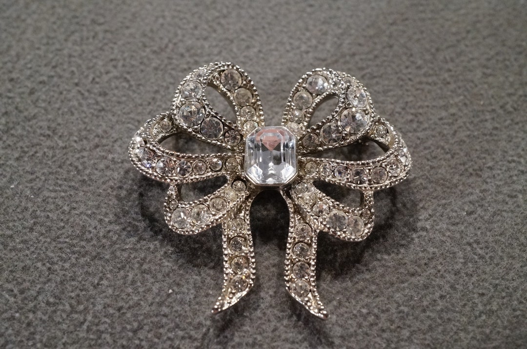 ヴィンテージブローチ ＆ カットガラス ルース Vintage Victorian Style Silver Tone Rhinestone Glass Stone