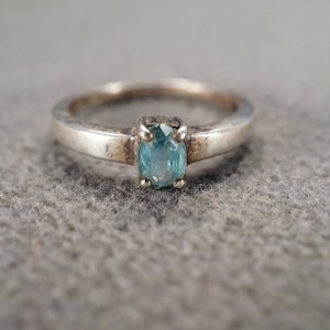 Vintage Wedding Band Stacker Design Ring Sterling Silver Oval Prong Set Blue Topaz Raised Relief Single Stone Setting, Size 6 1/4 AM
