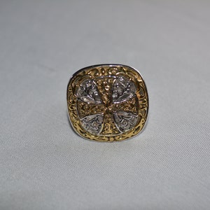 vintage statement costume ring with large square face with silver tone and gold tone metal accents in scrolling cross design, size 7  **M4