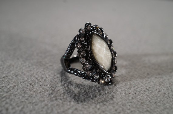 vintage gunmetal colored statement ring with larg… - image 2