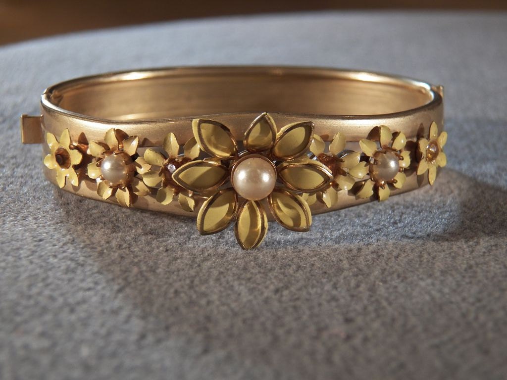 人気【VINTAGEHOLLYWOOND】Daisy Gemstone Bracelet Flower Bracelet, Flower Bracelets, Hippie Bracelet, Daisy