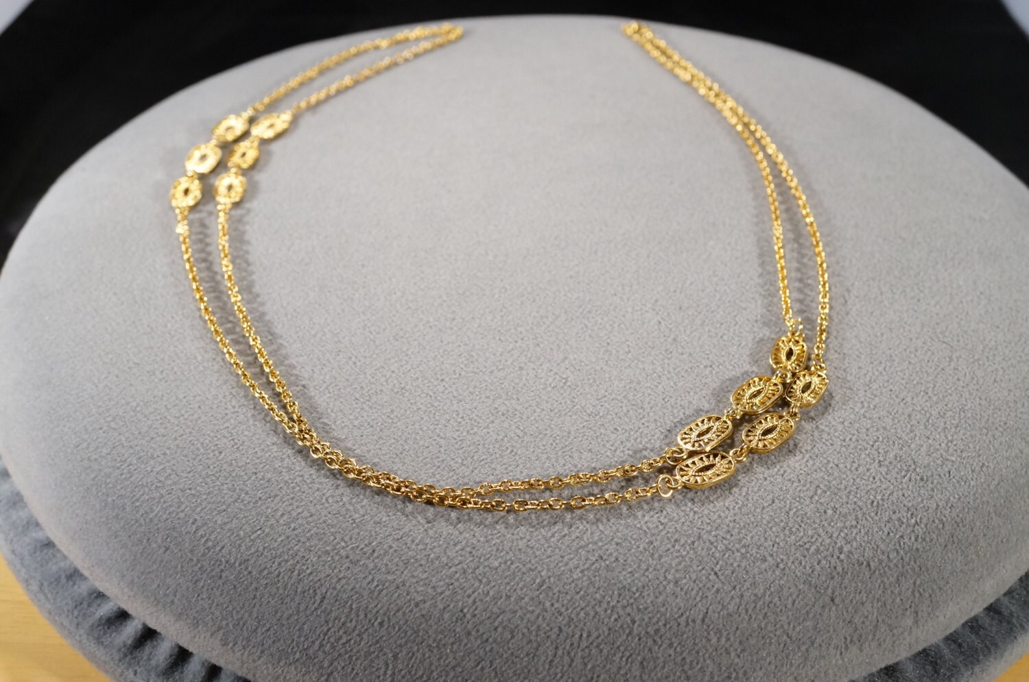 Vintage Dazzling 18K Multi Tone Gold Cleopatra-Style Wide