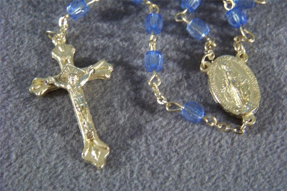 Vintage royal blue faceted Lucite bead cross rosa… - image 2