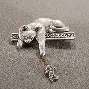 Vintage Art Deco Style Pewter Cat Design Mouse Dangle Tassel Pin Brooch Jewelry    K#60