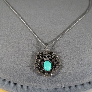 Vintage Historical Silver Tone Faux Turquoise Glass Oval Stone Filigree Pendant Line Link Necklace Jewelry    #38K