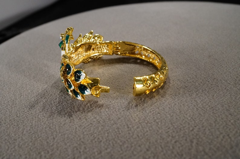 Vintage Art Deco Style Yellow Gold Tone Rhinestone Peacock Design Hinged Bangle Bracelet Jewelry K#26