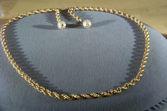 Vintage Yellow Gold Tone Faux Pearl Stone Rope Link Necklace  display picture 1