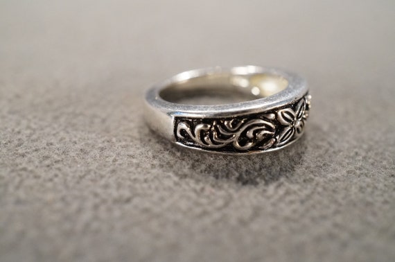 Vintage Sterling Silver Detailed Etched Flower De… - image 2