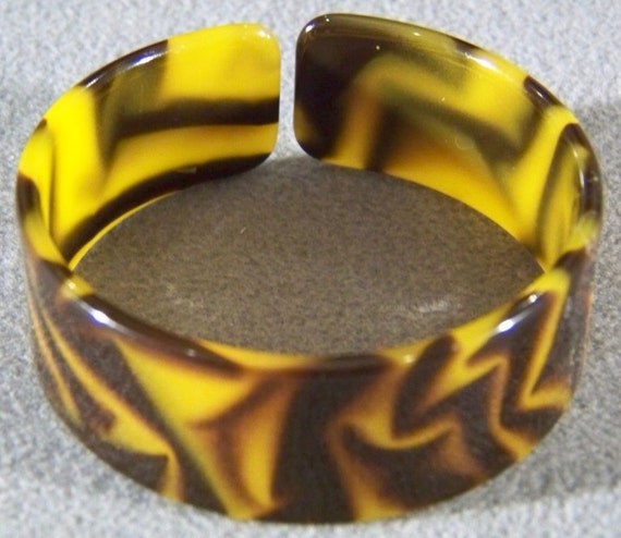 Vintage Faux Tortoise Shell Lucite Cuff bangle br… - image 2