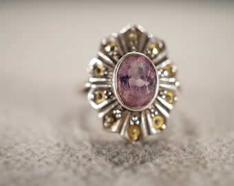 Vintage Wedding Band Stacker Design Ring Sterling Silver Oval Bezel Set Amethyst Raised Relief Single Stone Setting Art Deco , Size 5 AM
