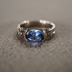 Vintage Wedding Band Stacker Design Ring Sterling Silver Oval Prong Set Blue Topaz Raised Relief Single Stone Setting, Size 5 1/4 AM