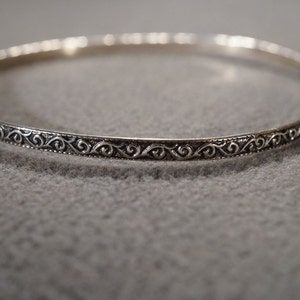 Vintage Traditional Style Sterling Silver Round Bangle
