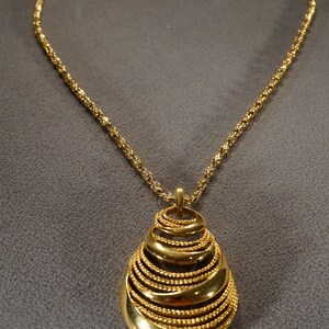 Vintage Art Deco Style Yellow Gold Tone Pendant Dangle Line Link Scrolled Necklace Jewelry    K#10