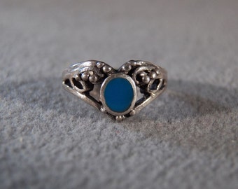 Vintage Sterling Silver (Stamped) Ring with Oval Turquoise Stone, size 5    **RL