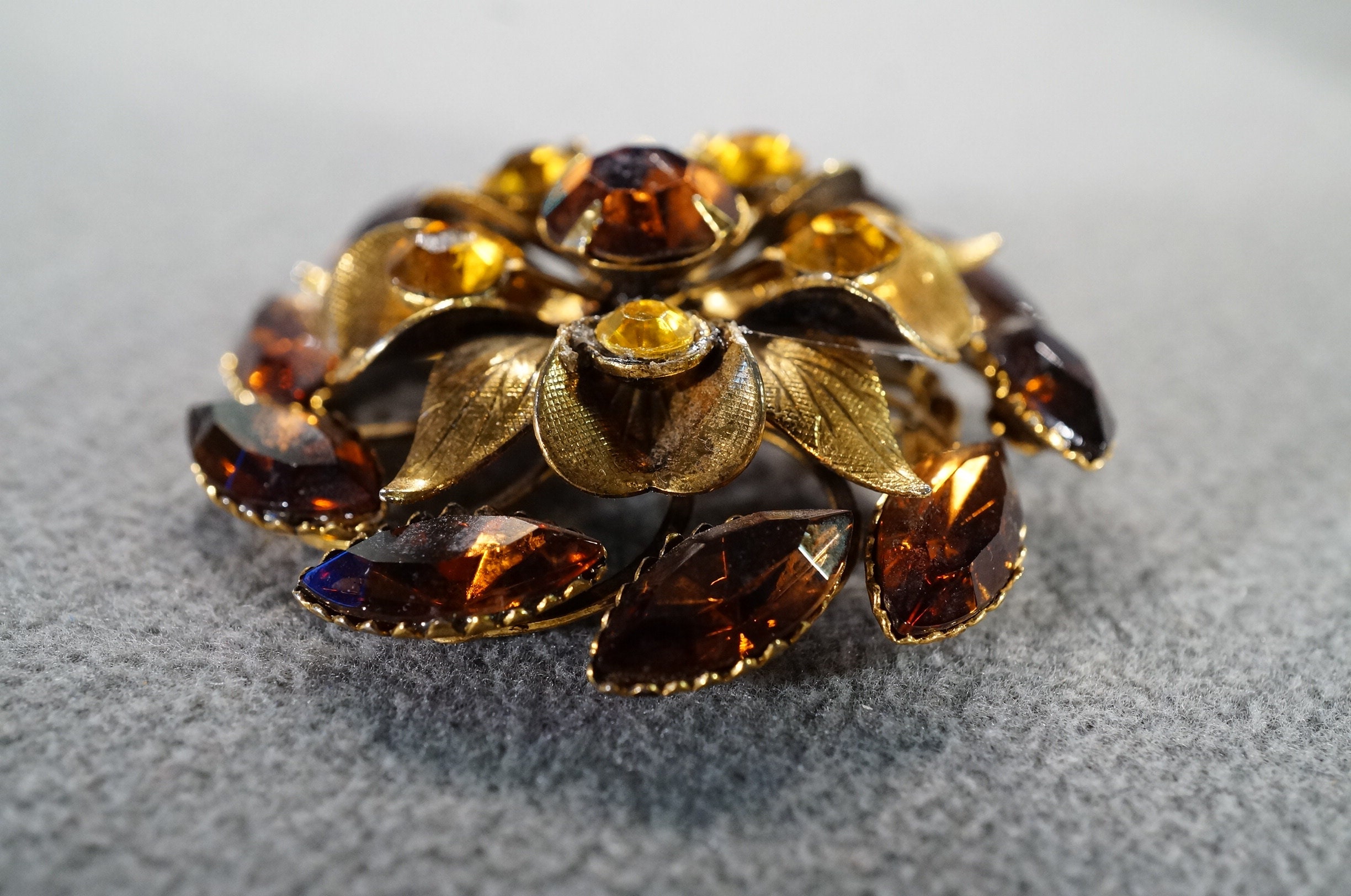 Vintage Retro Style Yellow Gold Tone Glass Stone Rhinestone Floral