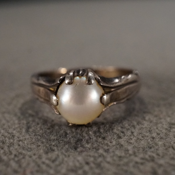 Vintage Wedding Band Sterling Silver Round Prong Set Cultured Pearl Raised Relief Single Stone Setting Art Deco Style Ring, Size 6.5 AM