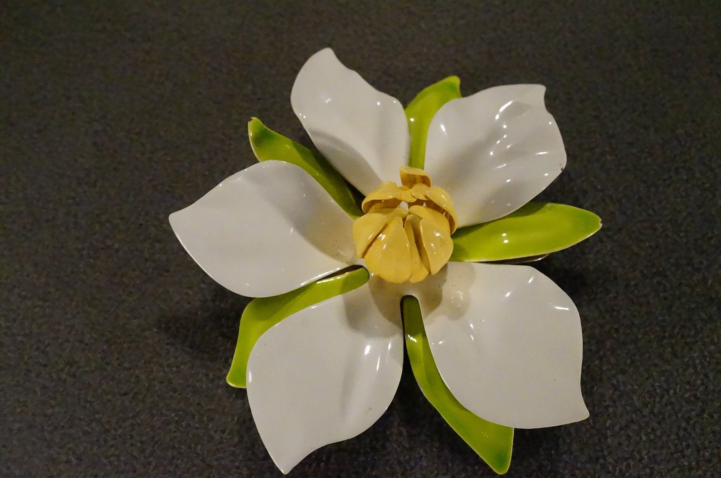 アンティークブリー値下げ Vintage Art Deco Style Yellow Gold Tone Enameled Floral Design