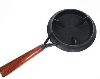 Vintage Cast Iron Crepe Griddle Pan Wood Handle Creative Cookware USA