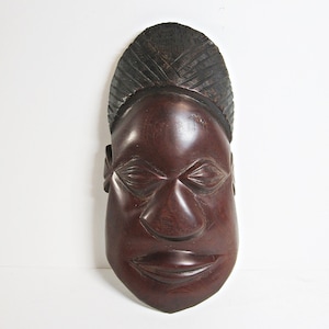 Maschera africana in legno intagliato d&#39;epoca, decorazione murale