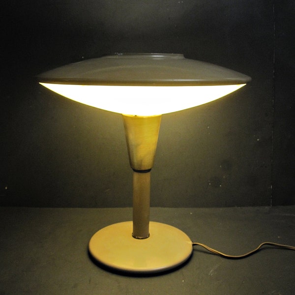 Vintage Mid Century Dazor Modern Saucer Table Desk Lamp Model 2055