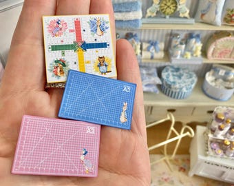 Peter Rabbit mini-snijmat, Beatrix Potter ludo bordspel, Jemima snijplank, poppenhuisminiatuur, cadeau voor vrouw, cadeau voor kerst