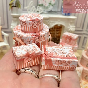Miniaturowe pudełko, Peach Toile de Jouy, okrągłe pudełko na kapelusze, wystrój francuski, prezent dla kobiety, prezent na dzień matki, prezent świąteczny, romantyczne pudełko, shabby chic