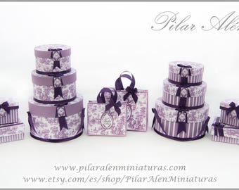 Purple Toile de Jouy boxes, hatboxes and shopping bags, in plum color, romantic, shabby chic. 12th Scale. One inch scale.