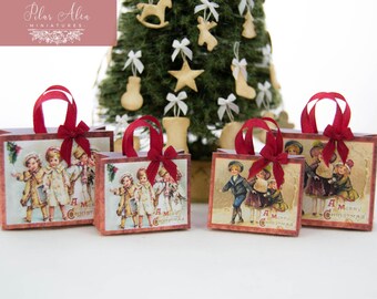 Miniature Victorian Christmas gift bags, 1:12 scale paper shopping bag for dollhouse, vintage holiday decor, gift for miniature collector