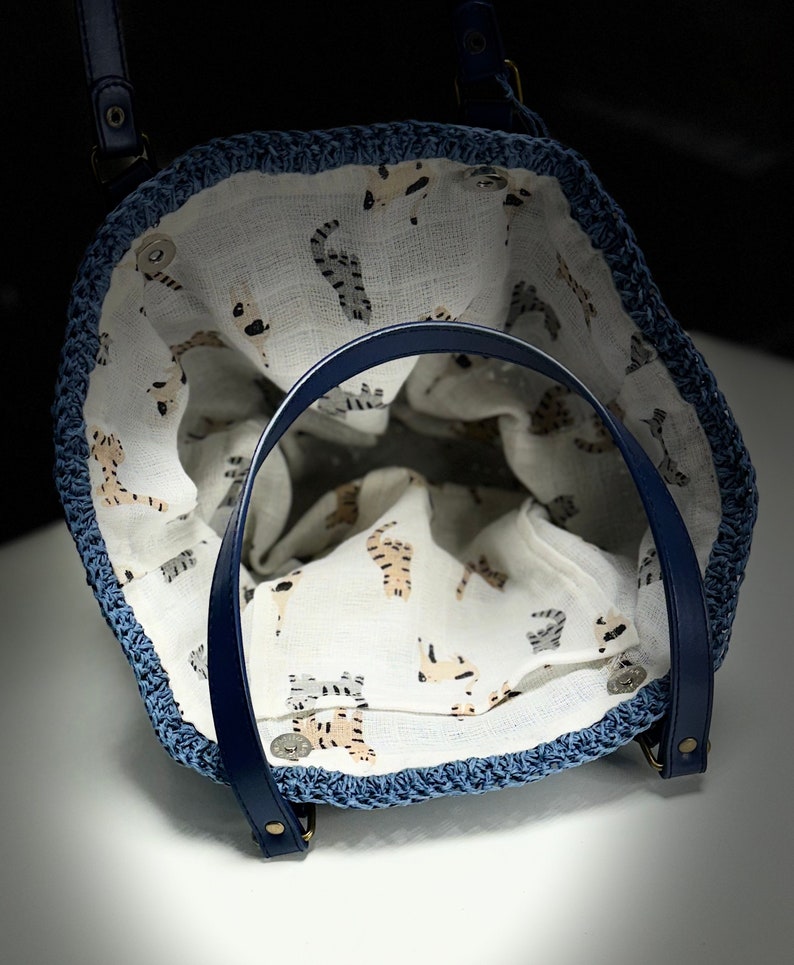 Sac bleu marine en motif feuilles image 8