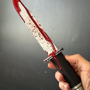 Bloody Buck 120 "Jaktkniv"-rekvisita, som den användes av Ghost