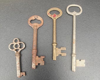 Vintage Set of 4 Skeleton Keys Brass Steel