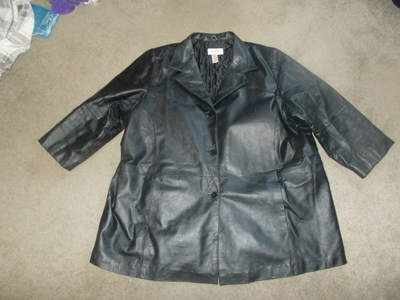 A nice rare size  leather coat for ladies size 32… - image 1