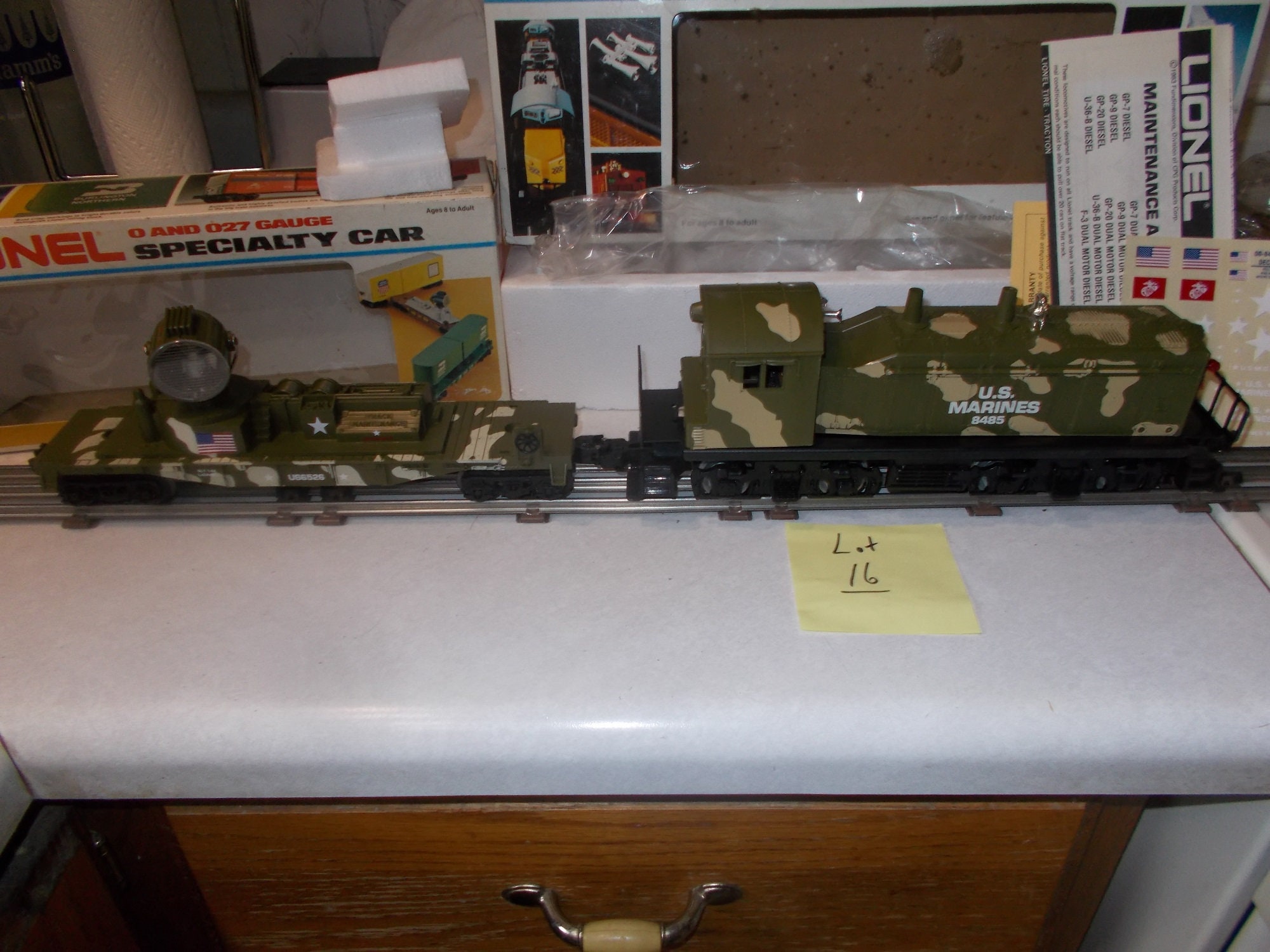 SALE Lionel Electric Trains,marines Switcher Loco,light Car in the