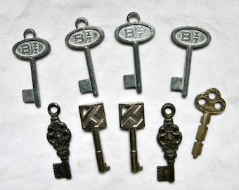 9 Skeleton / Steamer Trunk Keys - Small Fancy Top Keys - Altered Art - Mixed Media - Jewelry Supply