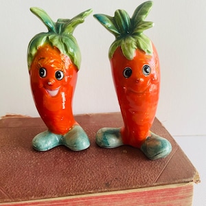 Kitsch Carrot Salt & Pepper Shakers: Anthropomorphic Ceramic Set, Japan