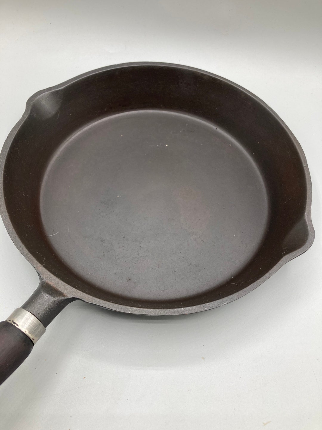 GSW No. 8 Cast Iron Fry Pan Early GSW Frypan Made in Canada Etsy