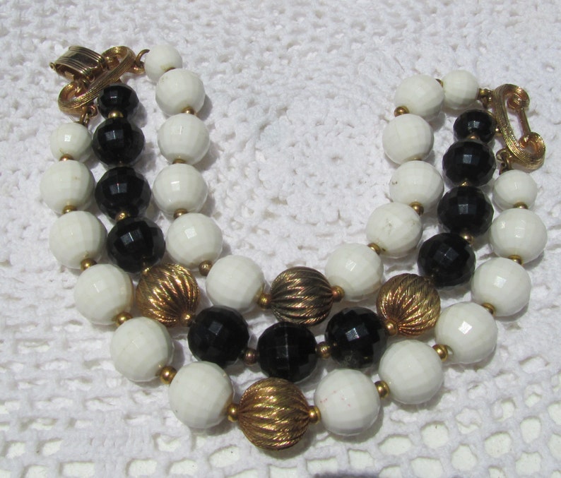 LISNER Black White Beads with Fancy Fluted Gold Tone Accents Bracelet