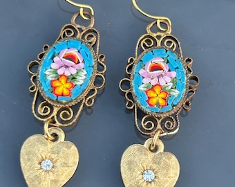Pendientes de micromosaico con flores y corazones