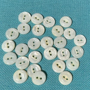 Vintage Mother of Pearl Carved Cat Eye Buttons 2 hole 14 mm Just over 1/2 inch sewing craft costume ornament 25 pieces Item 5