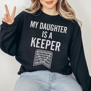 Minha filha é uma goleira Lacrosse Mom Camiseta Lacrosse Mom Dia das Mães Presente Goalie Mom Camiseta Lacrosse Mom Moletom com capuz Sports Mom T-shirt