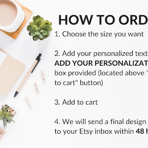 K&ouml;nnte beinhalten: Wei&szlig;er Hintergrund mit Anweisungen, wie man ein personalisiertes Produkt bestellt. Der Text lautet: "SO BESTELLEN SIE 1. W&auml;hlen Sie die gew&uuml;nschte Gr&ouml;&szlig;e 2. F&uuml;gen Sie Ihren personalisierten Text in das Feld F&Uuml;GEN SIE IHRE PERSONENLICHKEIT HINZU ein (befindet sich &uuml;ber dem Button "In den Warenkorb legen") 3. In den Warenkorb legen 4. Wir senden Ihnen innerhalb von 48 Stunden einen endg&uuml;ltigen Designentwurf in Ihren Etsy-Posteingang."