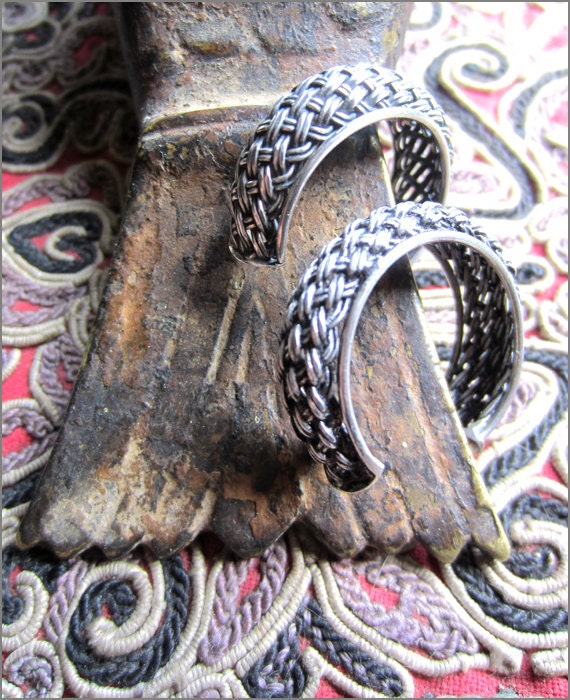 Vintage Basketweave Silver Hoop Earrings - image 3