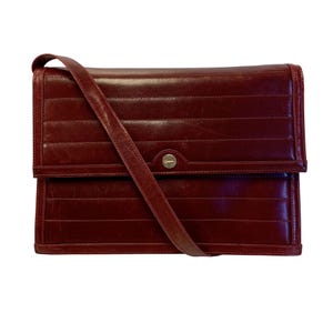 Bolso de hombro vintage Salvatore Ferragamo OXBLOOD de piel color burdeos con logotipo dorado de los años 80 CLUTCH de lujo