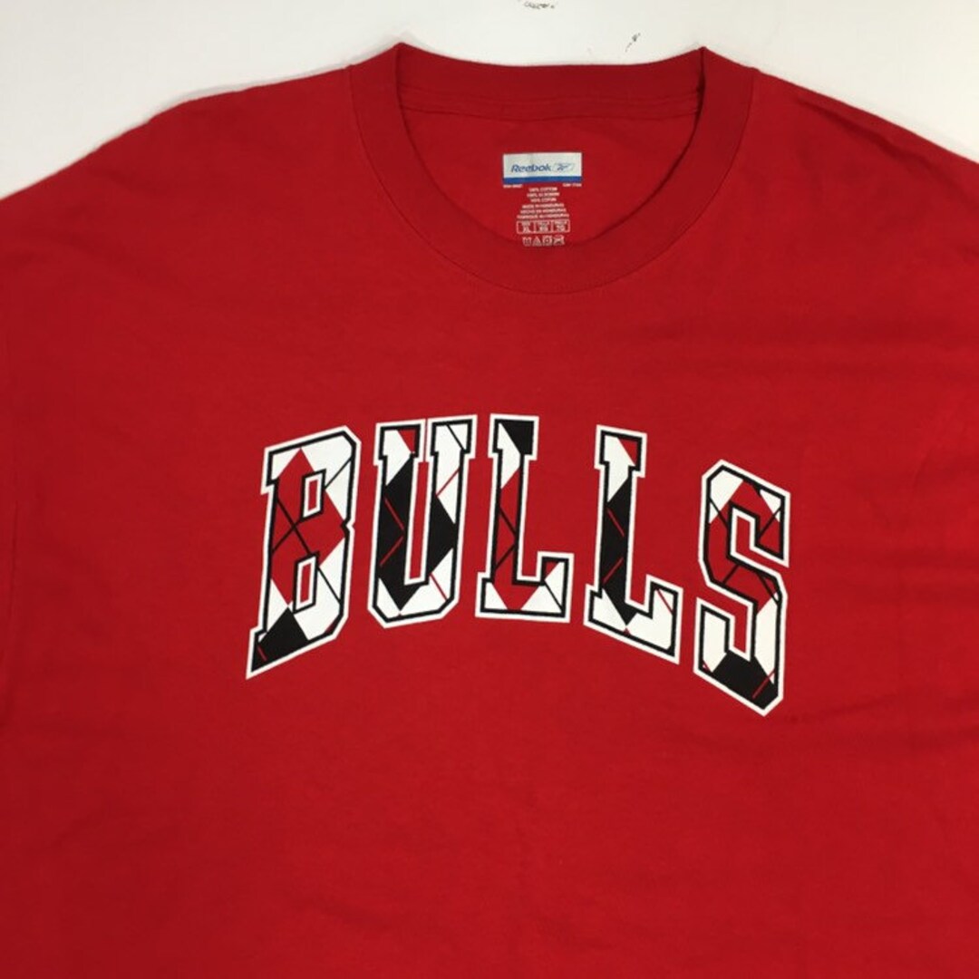Reebok Men's Red SPELLOUT Chicago BULLS Basketball Graphic