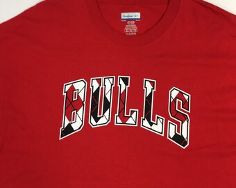 Reebok Men's Red SPELLOUT Chicago BULLS Basketball Graphic NBA HiP HoP Og Streetwear T Shirt xl