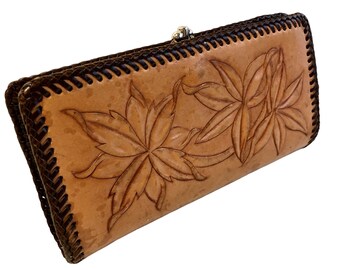 Vintage 70-tals handgjord brun bearbetad blommig läderplånbok med snörning BOHO kuvertväska