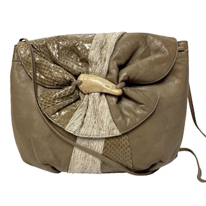 Bolso de mano vintage Morris Moskowitz de piel beige topo de los años 80 con cierre de piel de serpiente y diseño POP ART