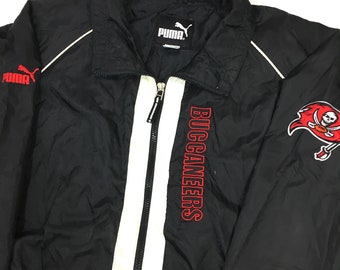 Vintage Puma Men Black Nylon Tampa Bay Bucs Jacket NFL Buccaneers SPELLOUT Windbreaker 2XL