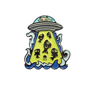 Glow in the Dark Alien UFO Cat Golf Ball Marker with Magnetic Hat Clip - Golf Gift Idea, Funny Golf Ball Marker, Golf Accessory
